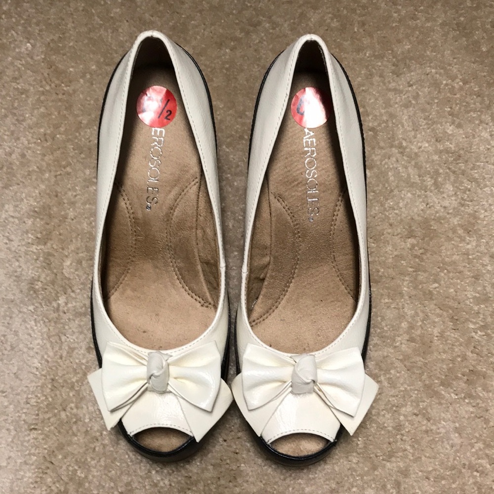 “NWOT” AEROSOLE TWO TONE COLORED WEDGE HEELS 6 1/2